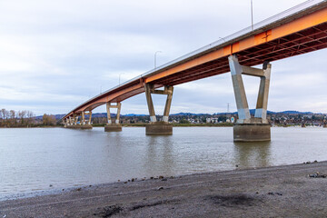 Fototapeta premium Mission Bridge Over Fraser River in British Columbia, Canada