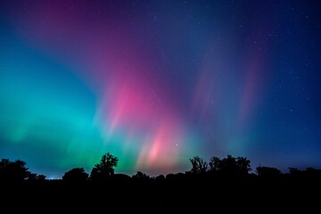 Polarlichter und Sternschnuppe über Magdeburg