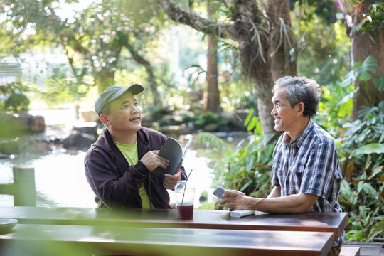 different age asian friends meeting at cafe,talking,relaxing,concept of people lifestyle,friend,friendship