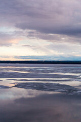 Obraz premium Serene Lake View at Sunset in Yellowstone Wyoming