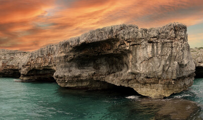 Costa rocciosa di Santa Maria di Leuca al tramonto 2906c07a