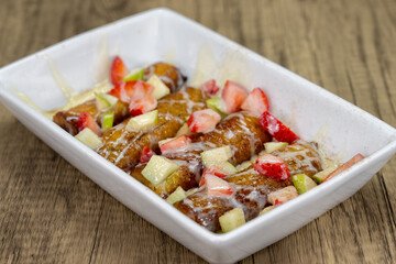 Deep fried Mexican bananas with sweet and cinnamon flavor for a delicious dessert after dinner