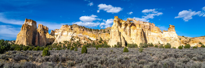 Fototapeta premium Grosvenor Arch Along the Cottonwood Canyon road in Southern Utah, America, USA.