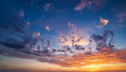 Obraz premium sunrise sky with clouds sunset sky on twilight in the evening with sunset cloud nature sky backgrounds dusk clouds