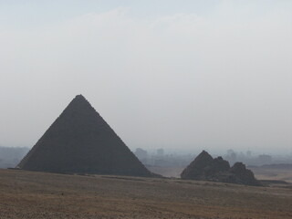 pyramids of giza