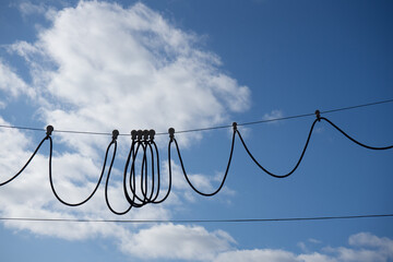 電柱とつながる電線