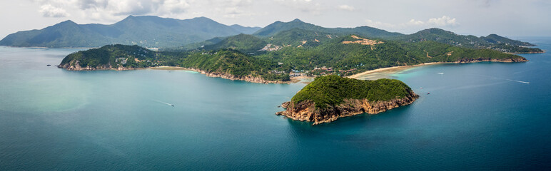 Obraz premium Aerial of Koh Nang Yuan islet at sunset beach in the island of Koh Phangan Thailand holiday destination