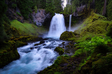 Fototapeta premium waterfall in the forest