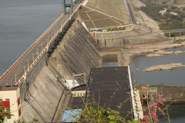 Hirakud Dam is built across the Mahanadi River in Sambalpur in the state of Odisha in India. It is the longest earthen dam in the world. Behind the dam extends a lake, Hirakud Reservoir, 55 km (34 mi)