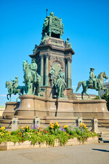Fototapeta premium Statues at Maria Theresien Platz, Vienna