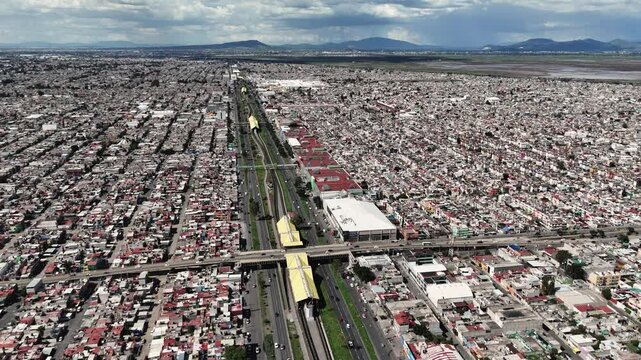 Drone views that showcase commonalities of Ecatepec's streets with other Latin American cities