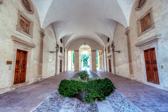 The courtyard of the Palazzo Thiene Bonin Longare is a patrician palace in Vicenza, northern Italy. Vicenza , Veneto, Italy.
