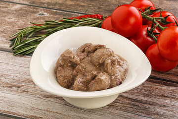 Soft chicken liver with cream
