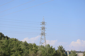 Obraz premium power lines against blue sky 
