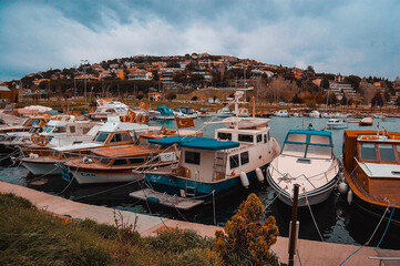 Obraz premium boats in the port country