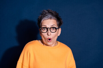 Photo portrait of attractive mature woman amazed reaction dressed stylish yellow clothes isolated...
