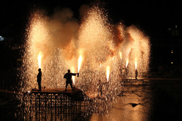 Tezutsu Fireworks: Japan’s Thrilling Tradition of Handheld Explosive Displays