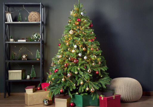 Geschm&uuml;ckter Christbaum, Weihnachtsbaum in Wohnung