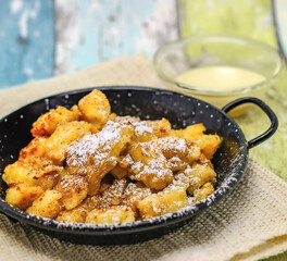 schmarrn semmelschmarrn süß österreich mehlspeise dessert 