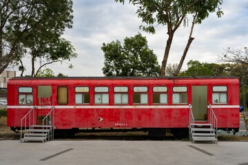Naklejka premium Red vintage train carriage in outdoor setting