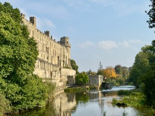 Obraz premium Warwick Castle with river and greenery