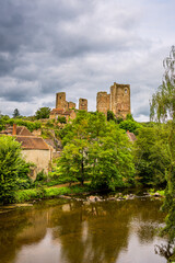 Le Ch&acirc;teau du village de H&eacute;risson