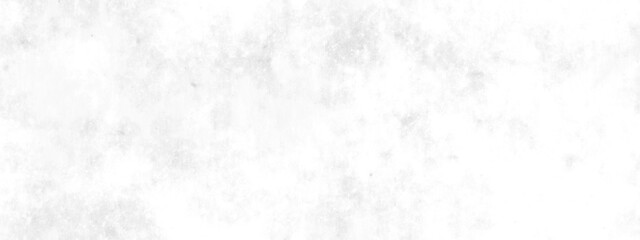 Obraz premium Bright sunlight illuminating soft white clouds over a serene blue sky during midday