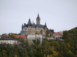 Fototapeta premium Schloß Wernigerode in Sachsen-Anhalt im Herbst