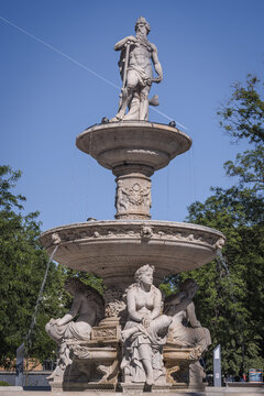 Danubius Fountain, Erzs&eacute;bet Square, Budapest, Hungary