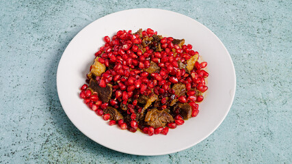 Nar govurma - Azerbaijani dish (roasted onion, pomegranate seeds and beef)