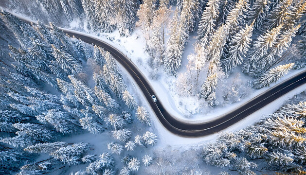 Strasse im Winter, Luftaufnahme 