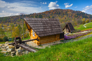 Budynki w Ogrodach Sensorycznych w Muszynie. © Jacek