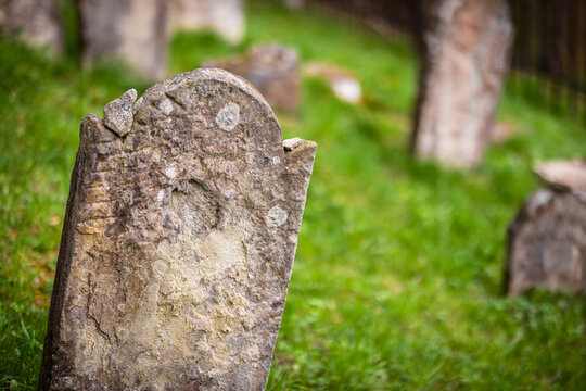 Macewa na cmentarzu żydowskim w Muszynie.