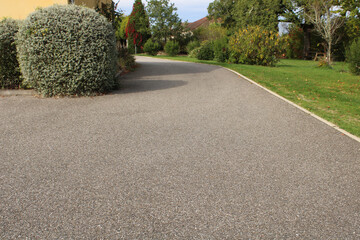 Allée gravier enrobé, design extérieur, aménagement extérieur paysager
