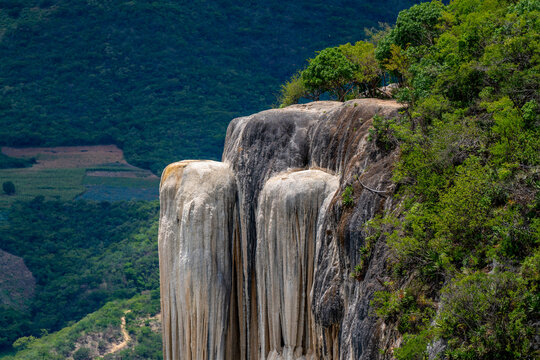 HIerve el Agua, formation g&eacute;ologique particuli&egrave;re situ&eacute;e dans l'&Eacute;tat de Oaxaca au Mexique
