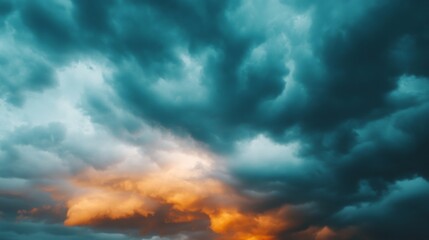 Obraz premium Dramatic sky filled with swirling clouds