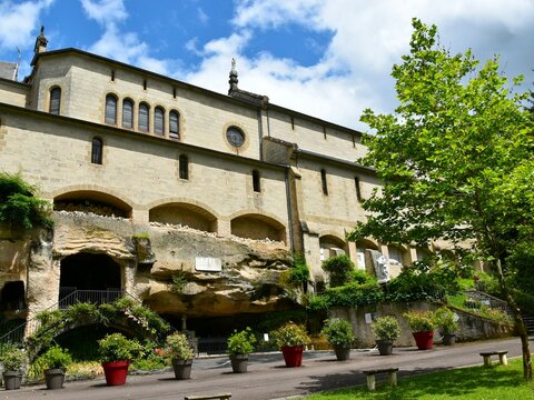 La chapelle du Sanctuaire au-dessus des Grottes de Saint Antoine de Padoue &agrave; Brive-la-Gaillarde