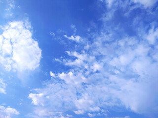 Obraz premium Clear blue sky texture and white fluffy cloud nature background. The sun shines bright in the daytime in summer