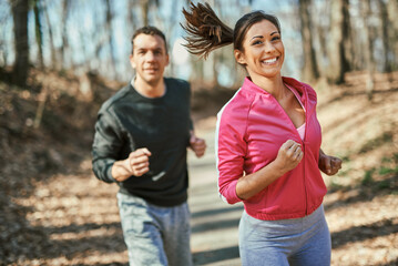 Obraz premium Cheerful Couple Jogging Outside