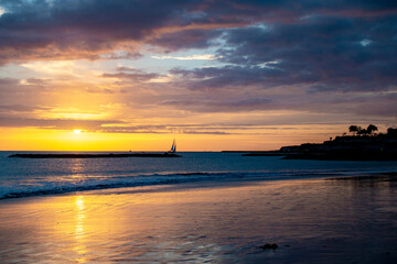 Atardecer desde playa de las Americas en Tenerife, España