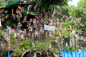 xochimilco mexico island of the dolls © OnePixel