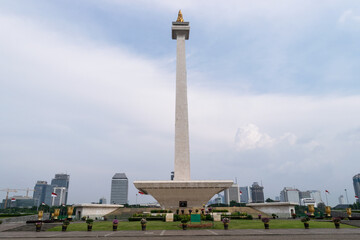 Obraz premium The national monument, or monas, is a 132-meter-tall obelisk topped with a flame covered with gold