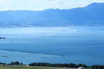 琵琶湖と湖西の山の風景