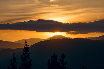 Obraz premium sunset in the mountains