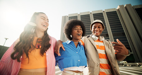 Outdoor, friends and happy for fashion in city for style, street wear and outfit in New York. Urban, people and gen z with smile in pride, edgy and swag for trends, clothes and youth culture © Flashizzle/peopleimages.com