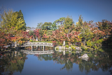 Obraz premium Serenity in the Details of a Kyoto Temple