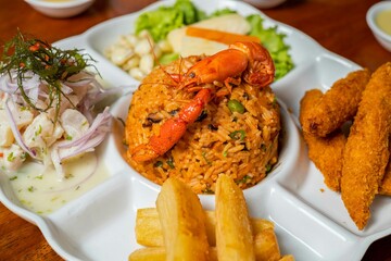 Trío marino con arroz on mariscos, chicharron de pescado y ceviche