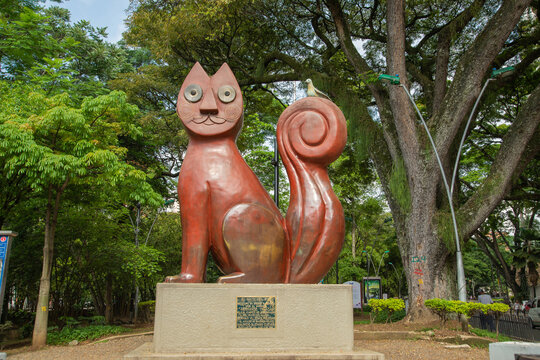 Cali, Colombia, September 24, 2024, sculpture of the Gato del Rio.complementary to the sculptures of cats on the banks of the Cali river.Hernando Tejada