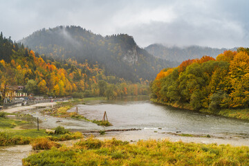 Mglisty poranek nad Dunajcem © pinus25