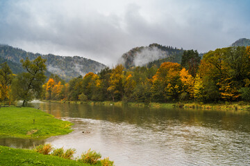 Mglisty poranek nad Dunajcem © pinus25
